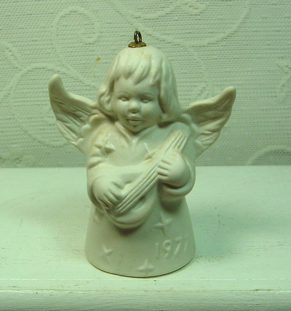 VINTAGE GOEBEL PORCELAIN ANGEL WITH MANDOLIN BELL ORNAMENT-1977